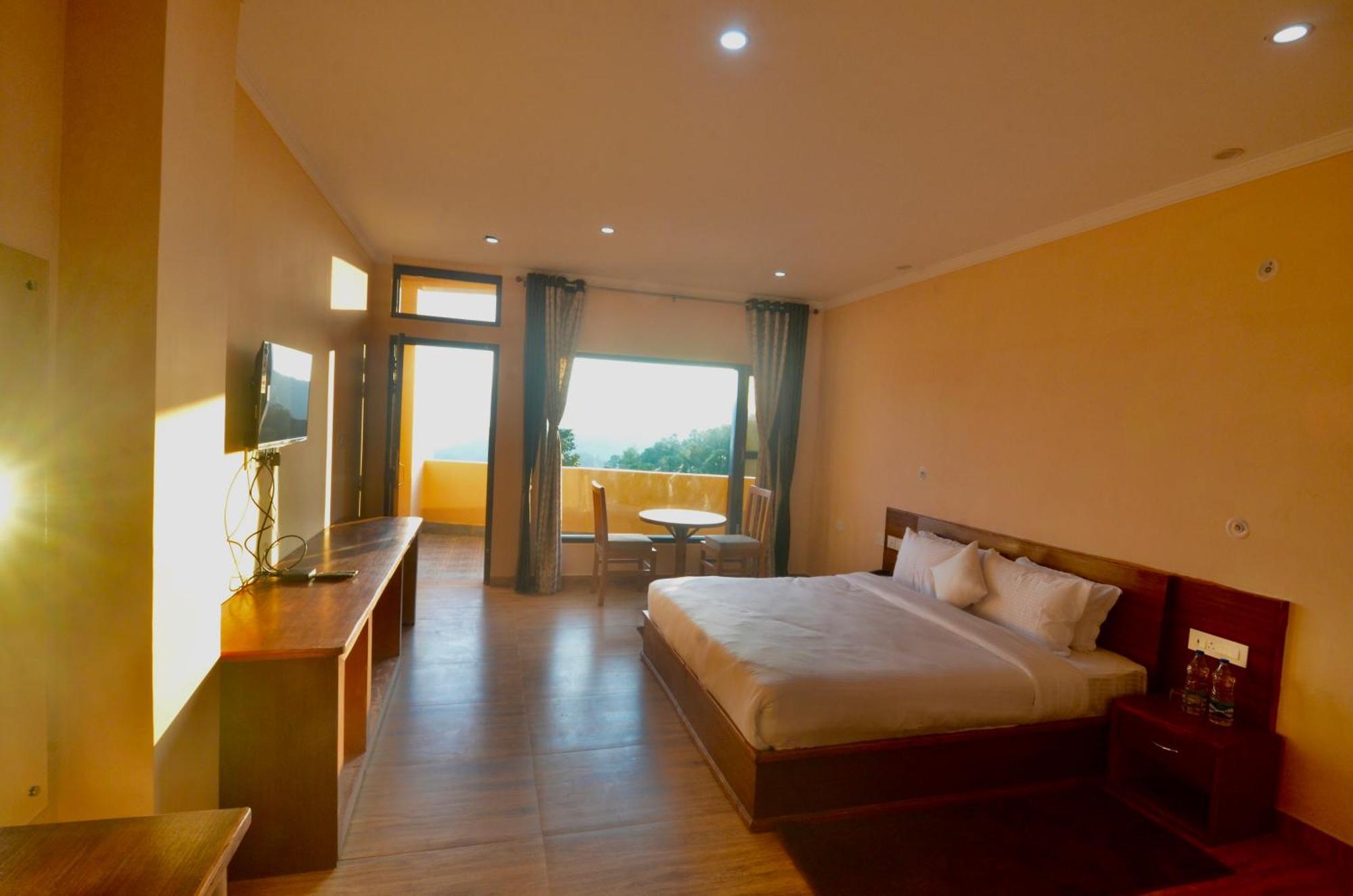 hotel uttarakhand kausani Exteriör bild
